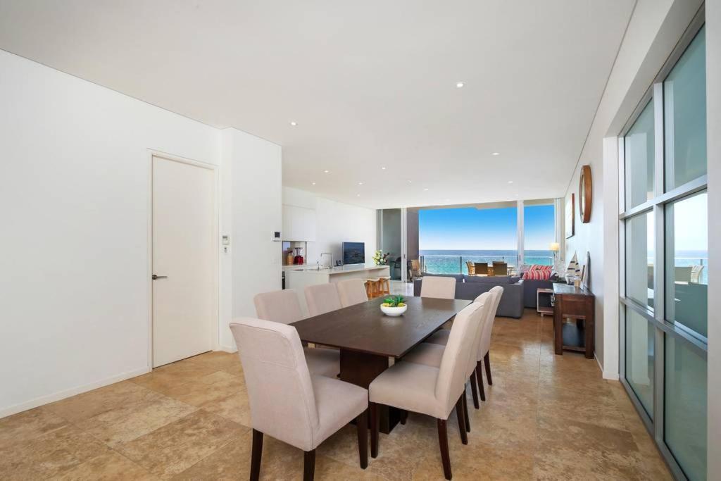 Appartement Beach And Ocean Front Penthouse With Wifi And Parking à Entrance Extérieur photo