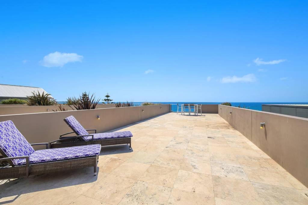 Appartement Beach And Ocean Front Penthouse With Wifi And Parking à Entrance Extérieur photo